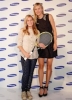 Мария Шарапова вручает ракетку с автографом лучшим теннисисткам Москвы  среди спортсменов с нарушение слуха